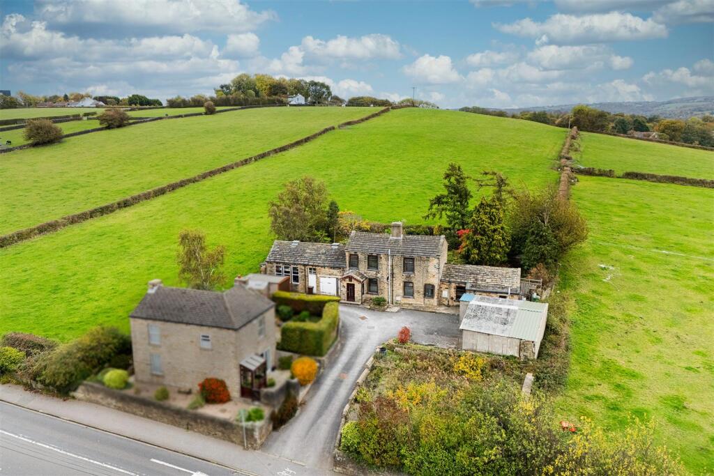 3-bed detached on Leeds Road, Mirfield, £400,000