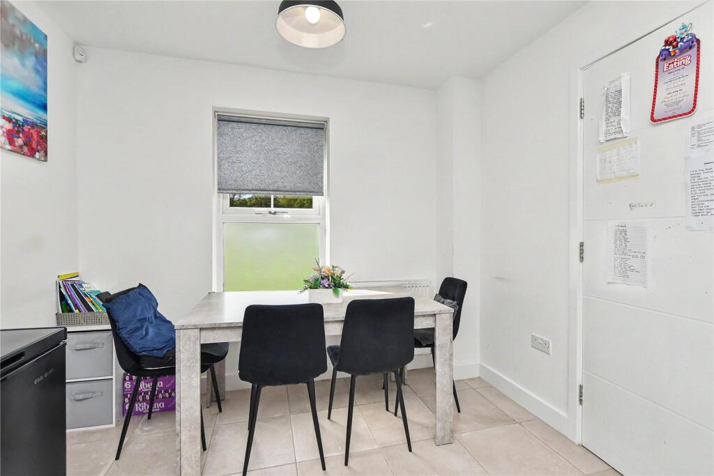 Roche Avenue, Leeds, West Yorkshire – pohled 4