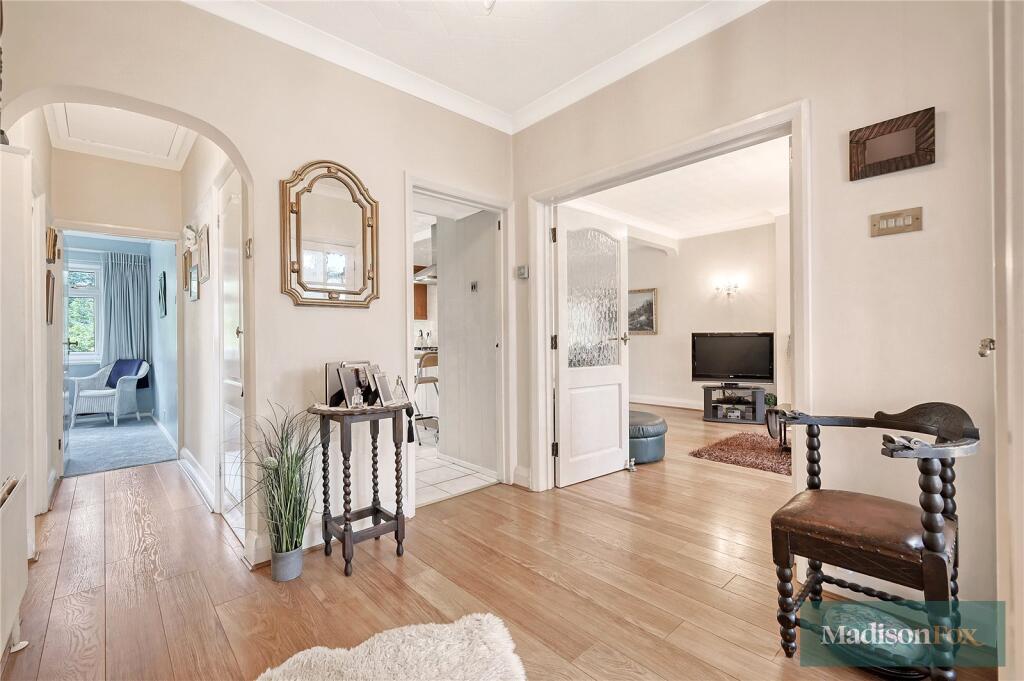 Bracken Drive, Chigwell, Essex, IG7 photo 3