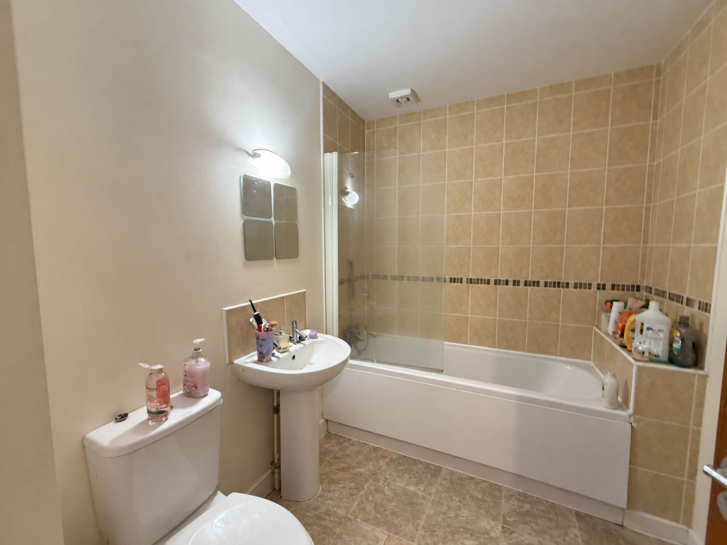 Apartment in Newcastle upon Tyne - View 3