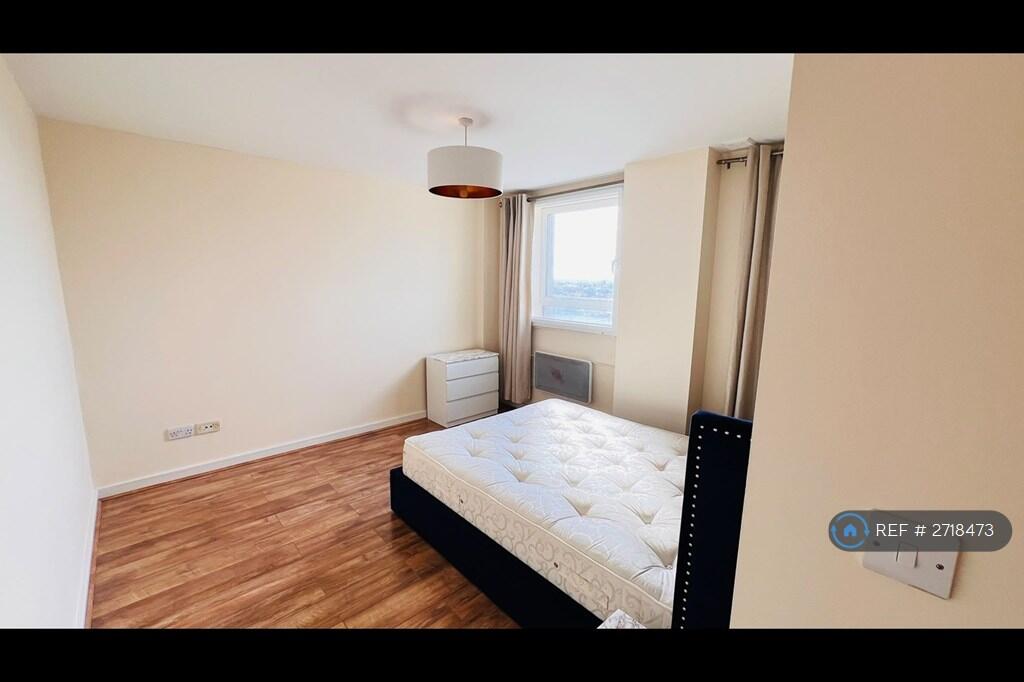 Apartment in Romford - View 3