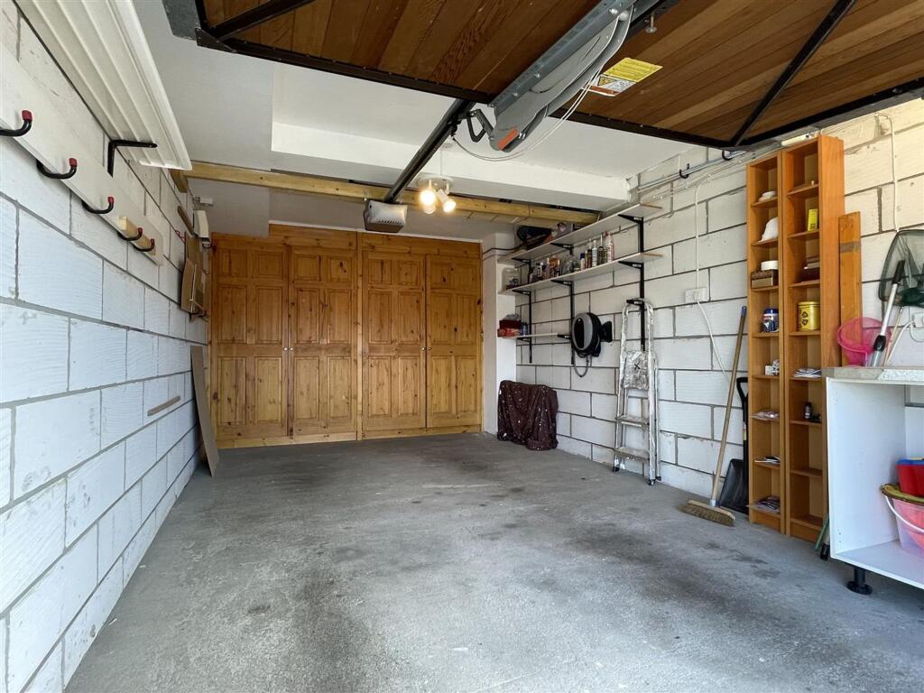 Apartment in Dorchester - View 3