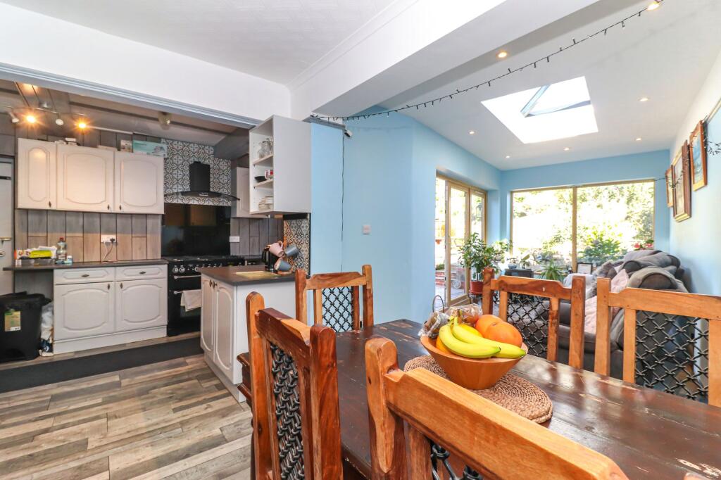 House in Watford, Hertfordshire - View 3