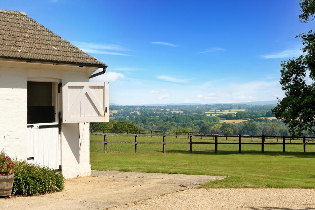 House in East Hampshire, Alton - View 3