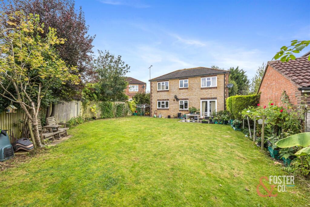Stag Close, Henfield photo 2