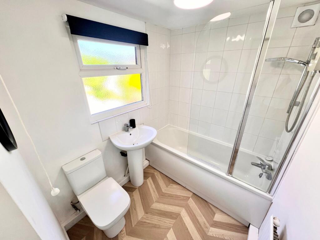 House in Hull - View 5