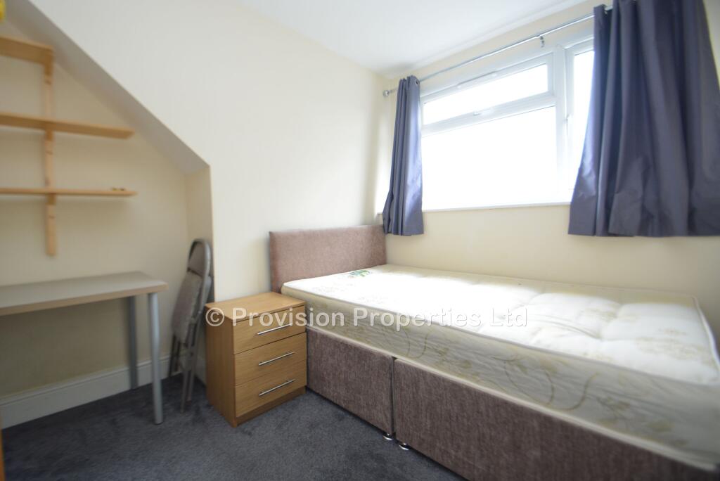 7 bedroom semi-detached house for rent