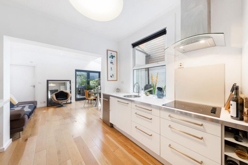 Apartment in London - More