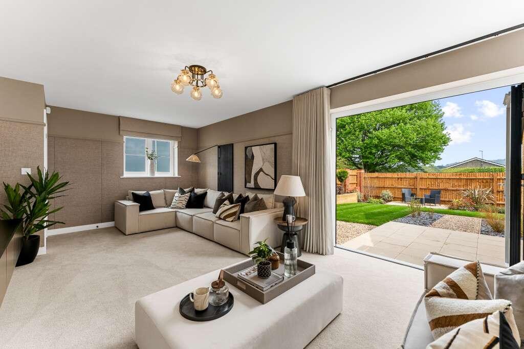 House in Westbury, Leighton Park - More