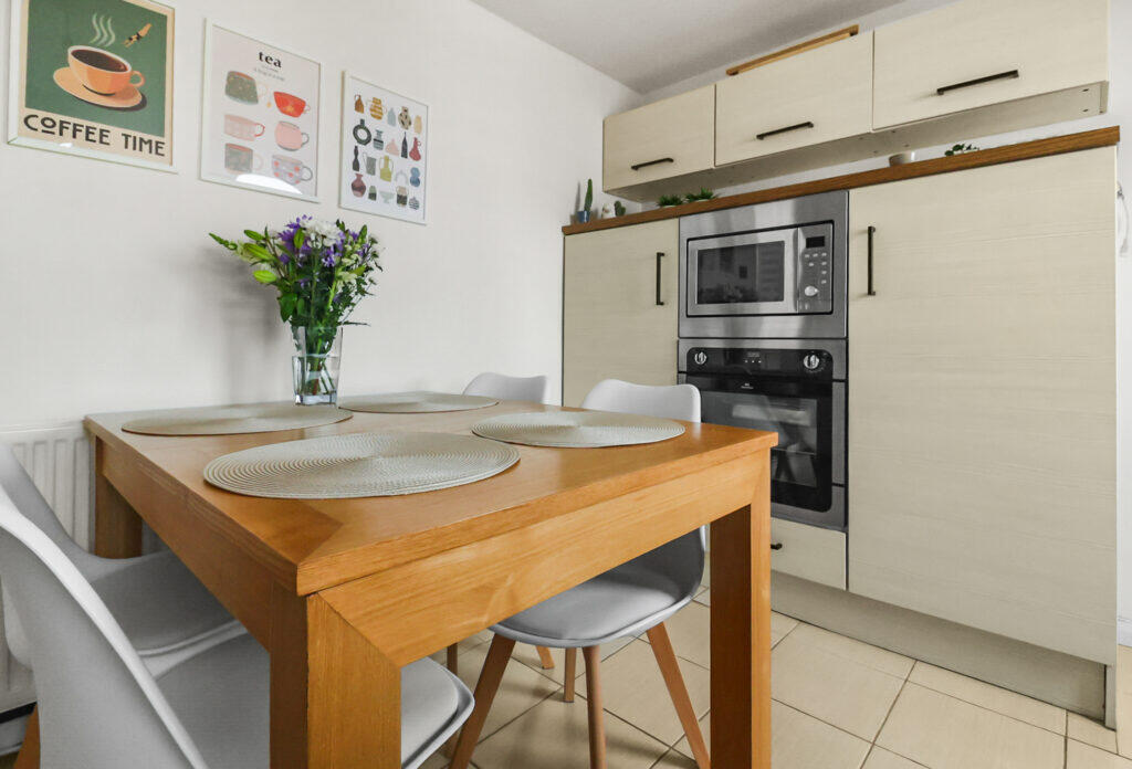 House in Airdrie ML6 0LX, North Lanarkshire - More