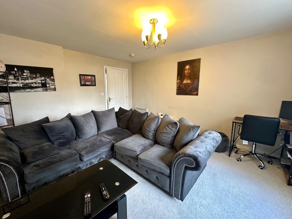 Apartment in Sandwell, West Midlands - View 4