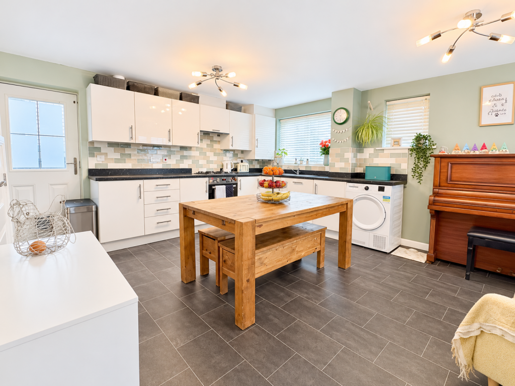 Mossley Place, Penistone, Sheffield, S36 6FH photo 3