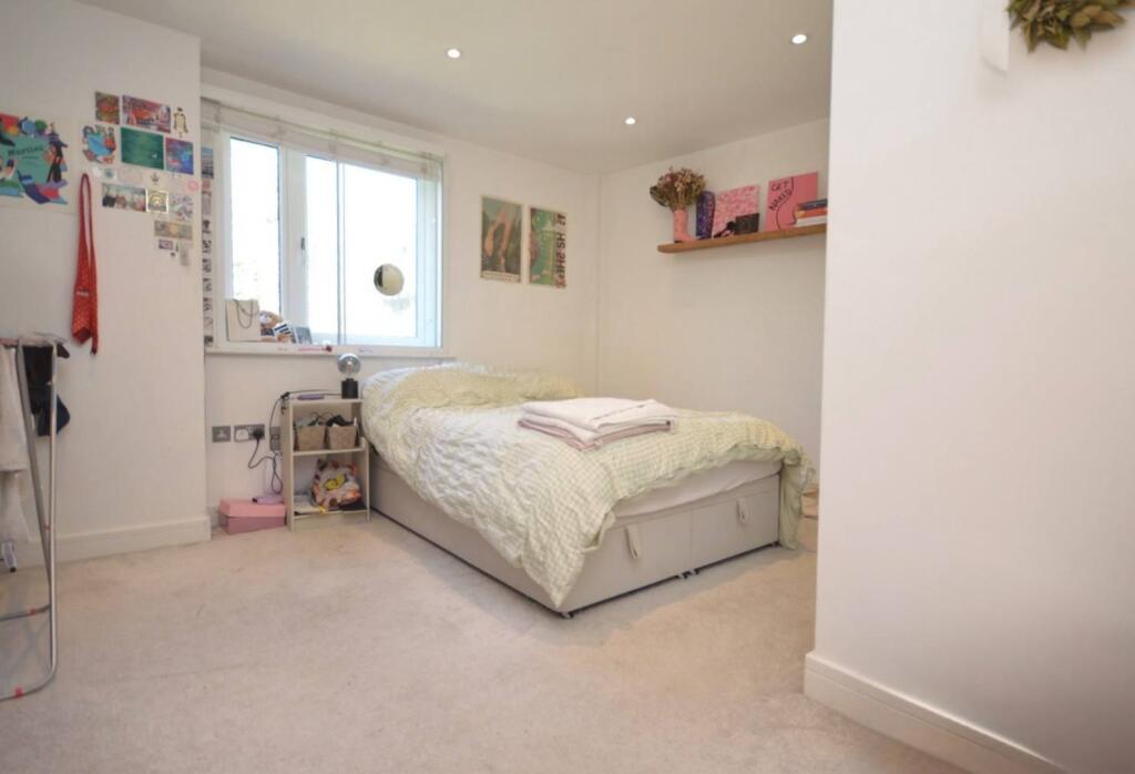 Apartment in London - More