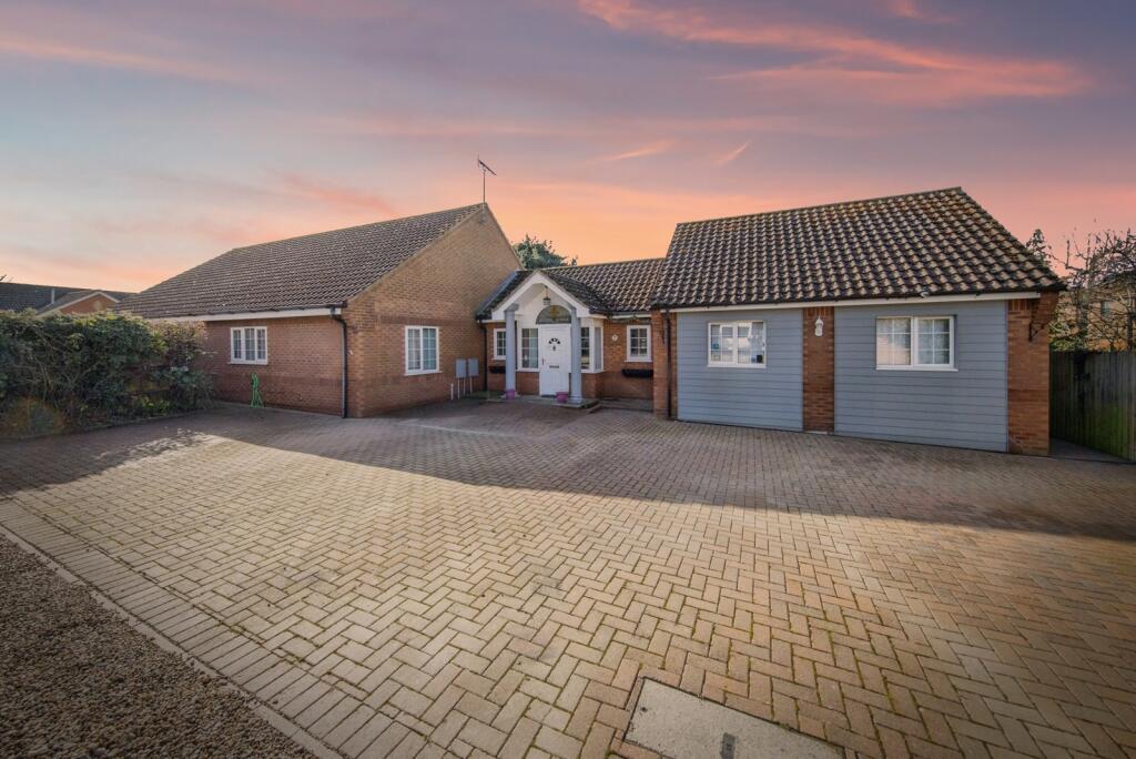 Main image of property: Yewtree Grove, Kesgrave, Ipswich, Suffolk, IP5