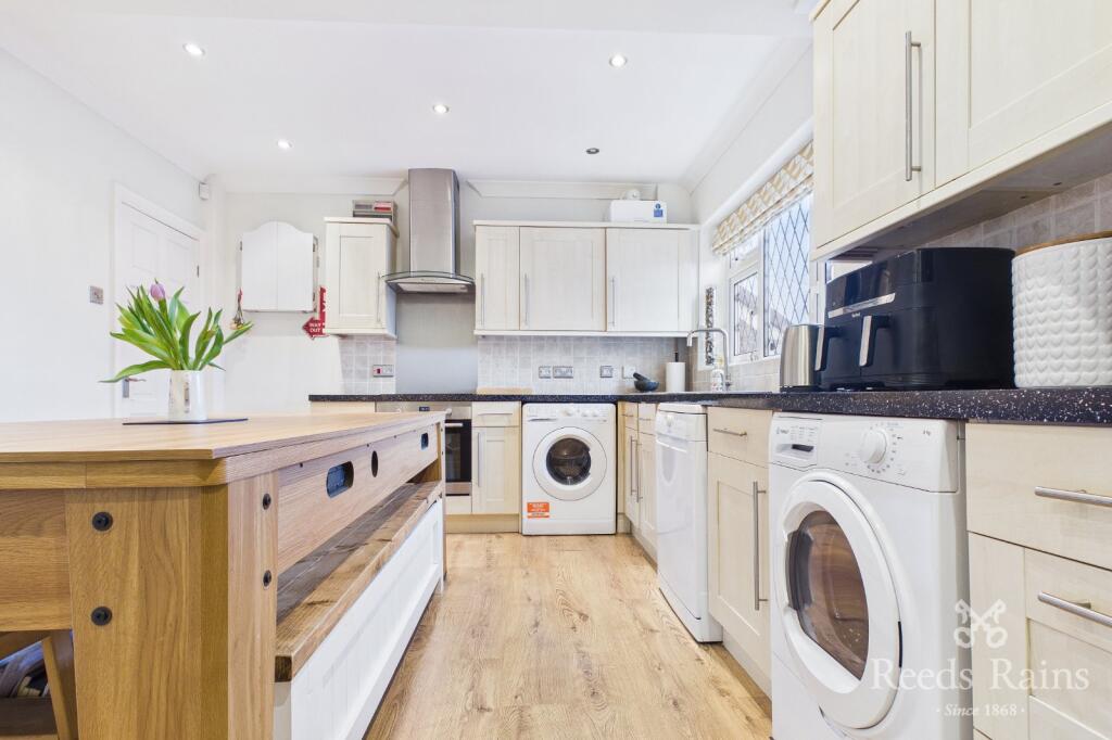Larks Hill, Pontefract, West Yorkshire, WF8 photo 4