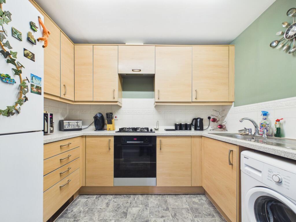 Apartment in Reading, Southcote - View 6