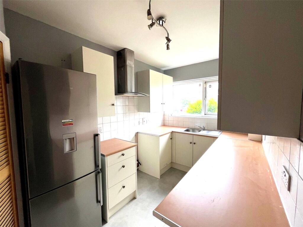 Kingston Hill Avenue, Romford, RM6 photo 3
