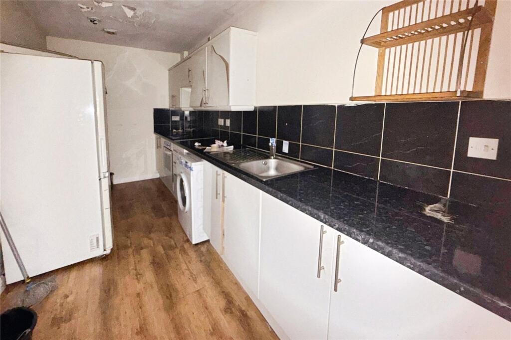Apartment in Salford, Greater Manchester - View 4