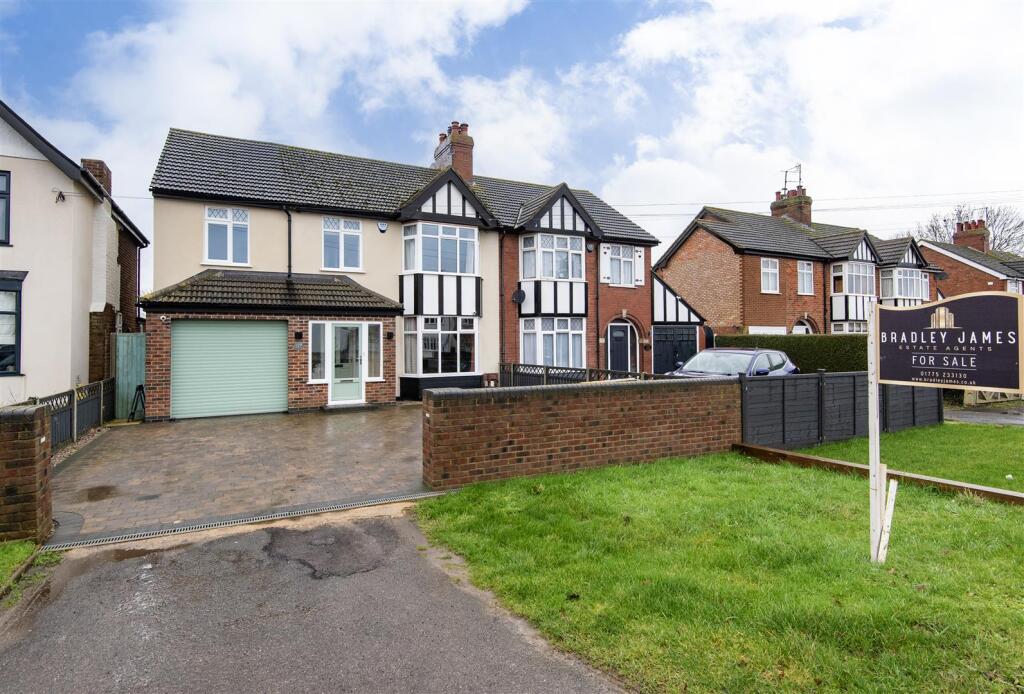 Main image of property: Spalding Road, Pinchbeck, Spalding