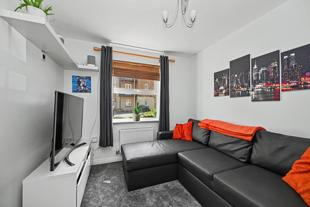 House in Rugby, Warwickshire - View 3