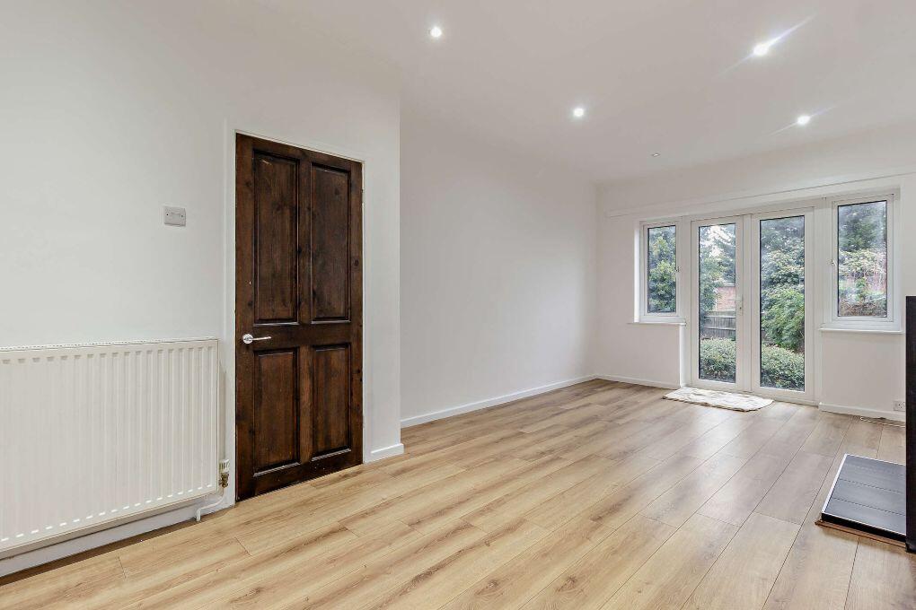 Flemming Crescent, Leigh-On-Sea, Essex, SS9 photo 4