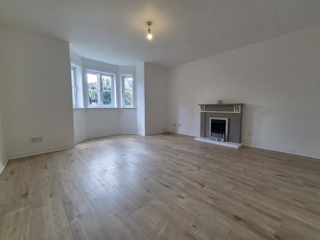 Apartment in Paisley, Renfrewshire - View 2