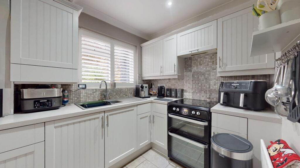House in Gravesham, Rosherville, Shears Green - More