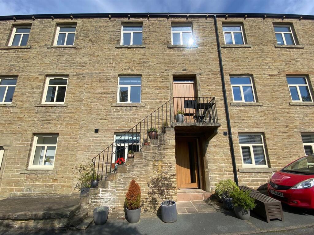 Main image of property: Green Grove, Kirkburton, Huddersfield