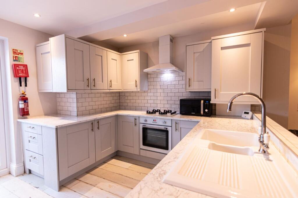 Thornycroft Road, Liverpool, L15 - More