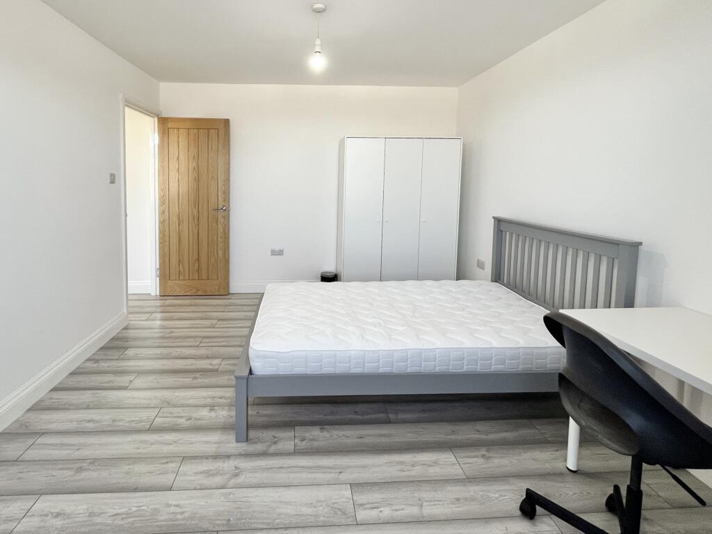 4 bedroom end of terrace house for rent