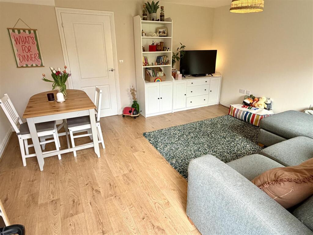 Wakefield Way, Alcester photo 5