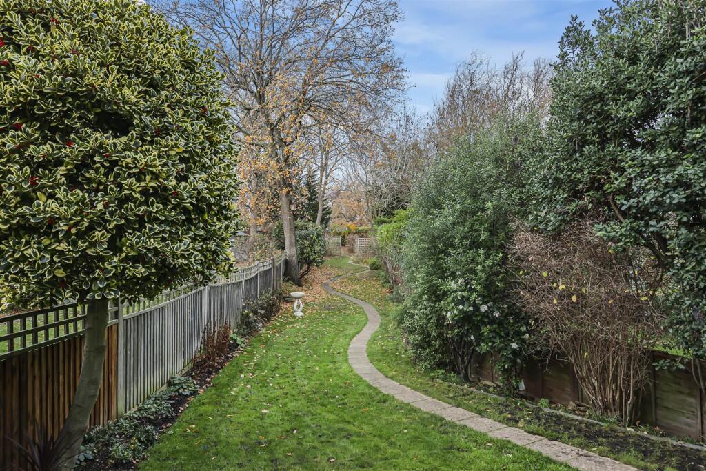 House in London, Hurst, Albany Park - View 3