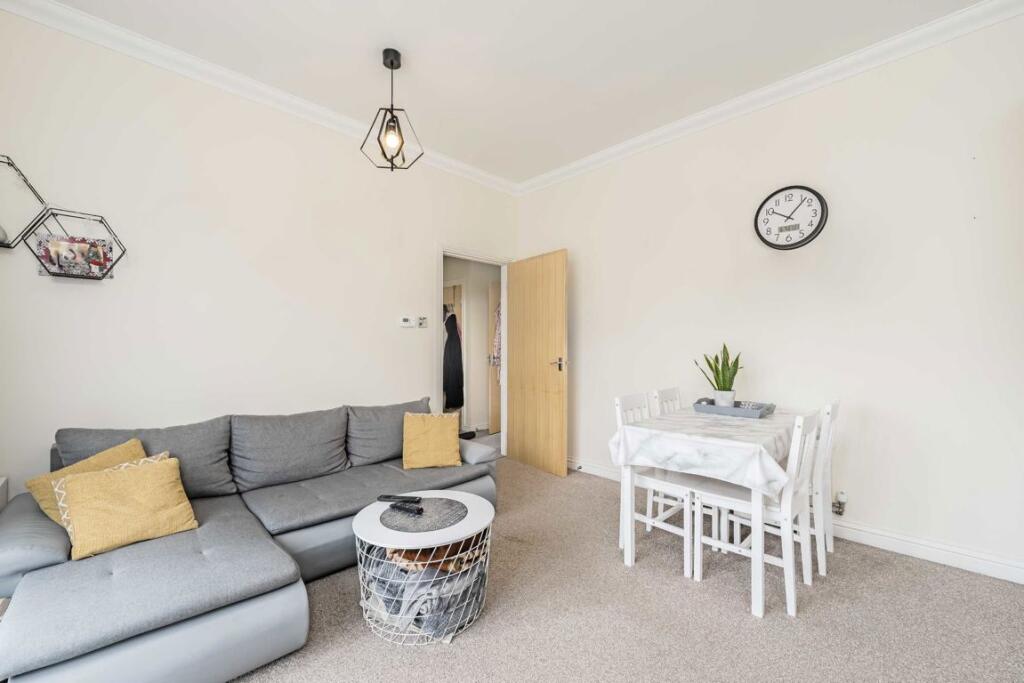 Apartment in Twickenham - View 3