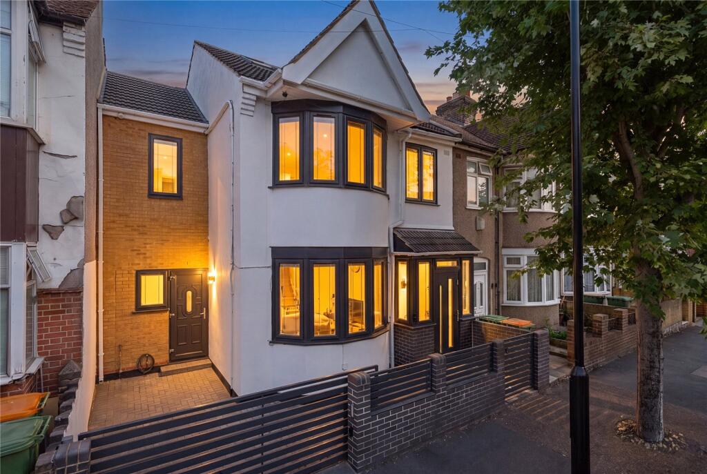 Main image of property: Park Avenue, London, E6