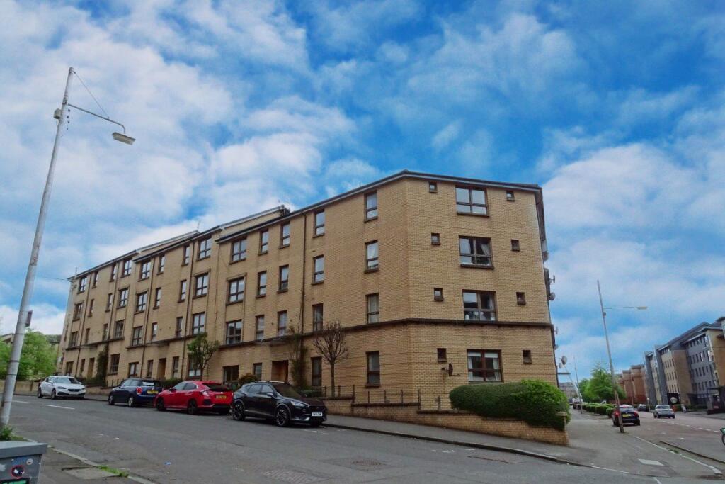 Main image of property: Spacious 3 bed on Yorkhill Street G3