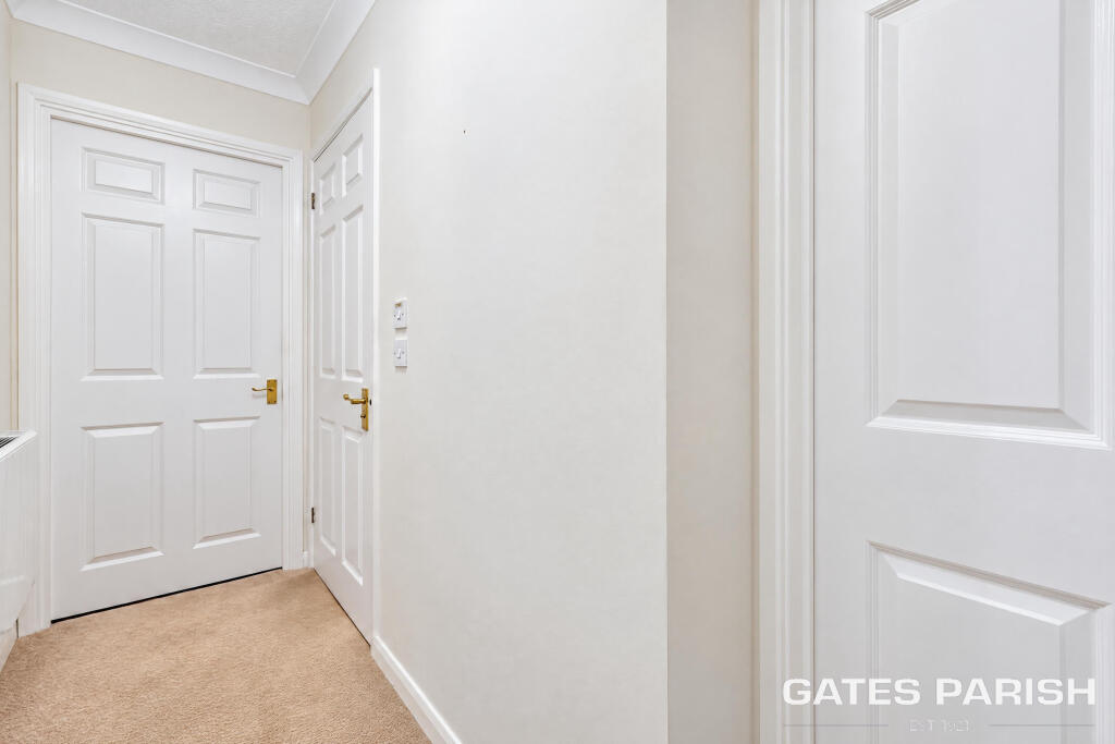 Apartment in Romford - View 3