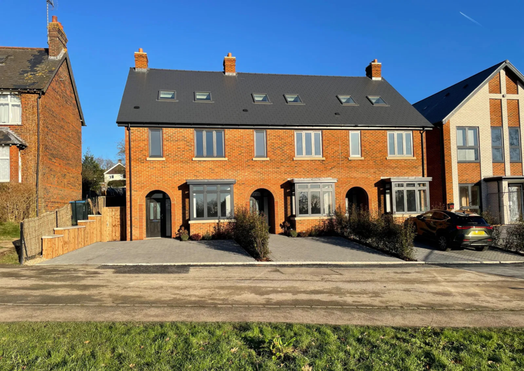 Main image of property: 75c Hurst Green Road, Hurst Green, Oxted, Surrey, RH8 9AJ
