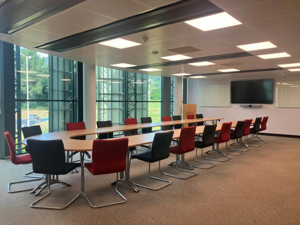 Flexible Meeting Room - Ph3 boardtable & view.jpg