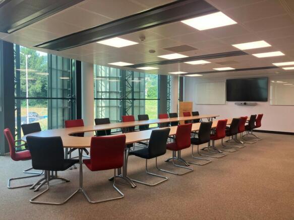 Flexible Meeting Room - Ph3 boardtable & view.jpg