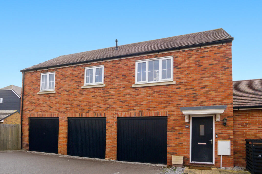 2-bed apartment on Newland Avenue, Bishop's Stortford, Hertfordshire, CM23, £330,000