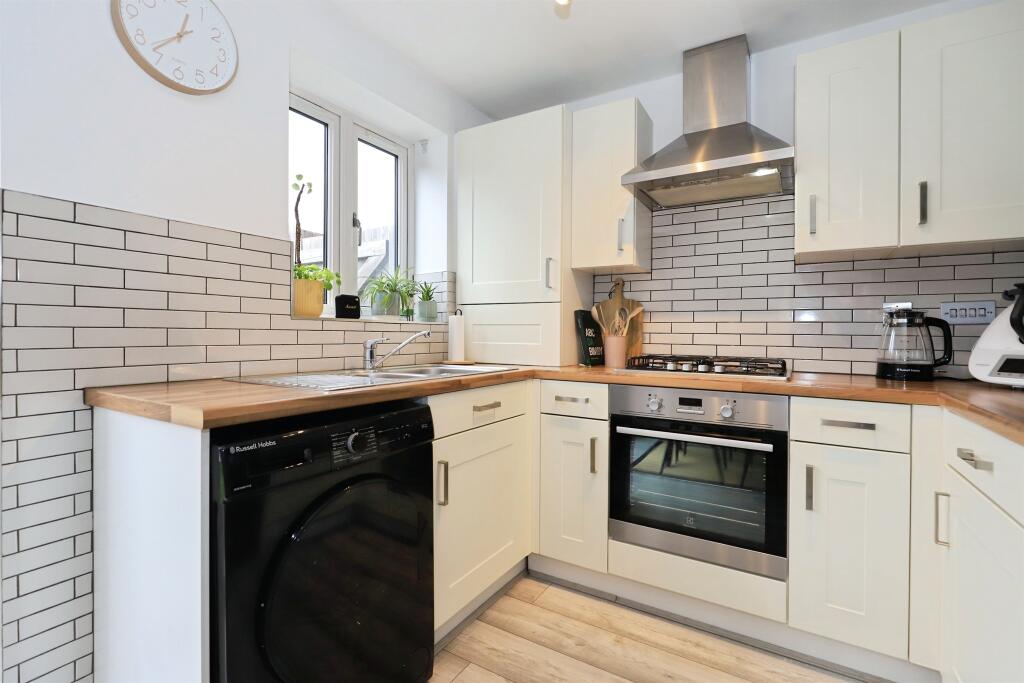 House in Wolverhampton, Low Hill - More