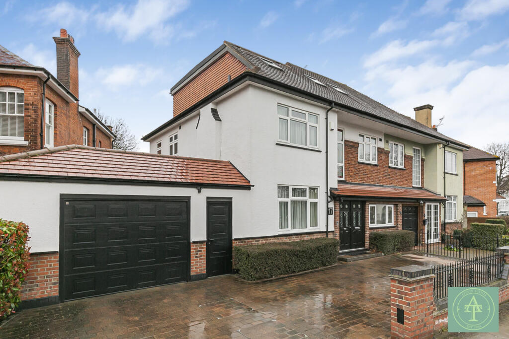 Main image of property: Elm Park Road, Winchmore Hill, London, N21 2HP