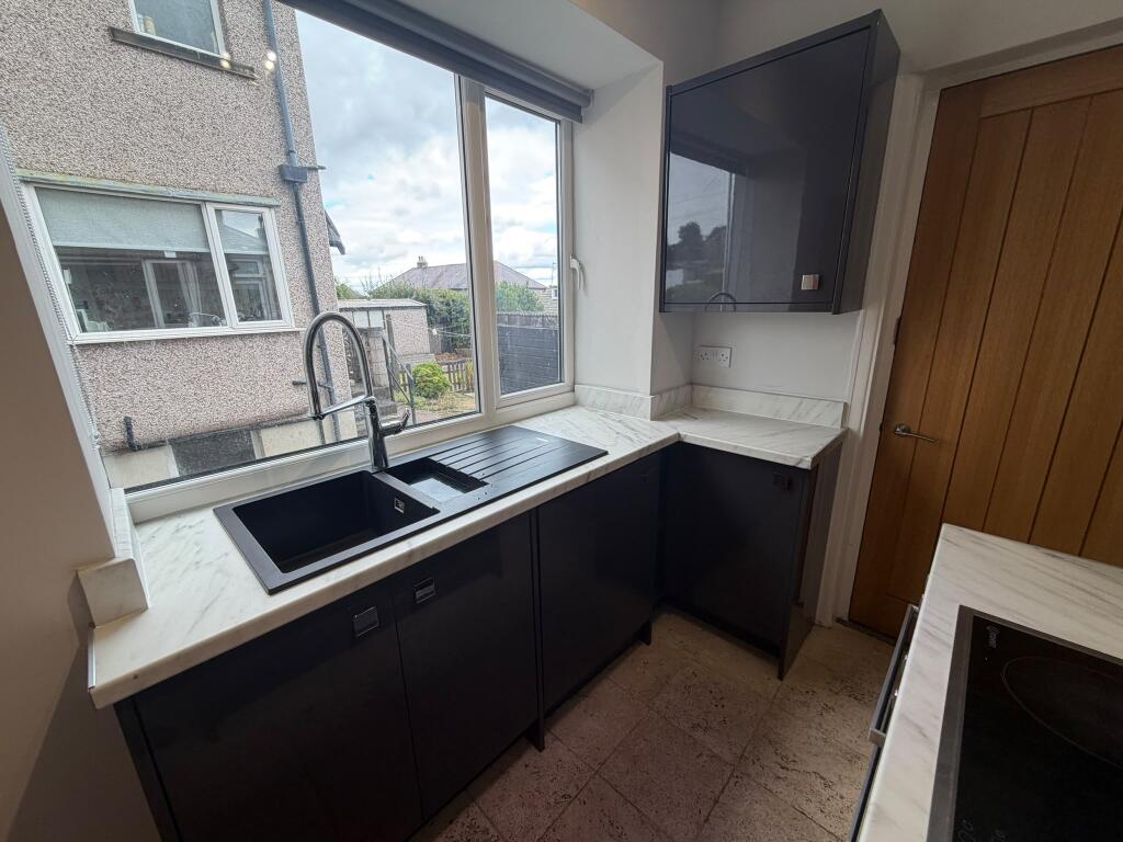 House in Bradford, West Yorkshire - View 4