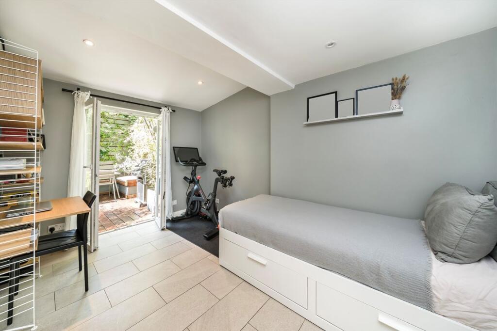 Apartment in London - More