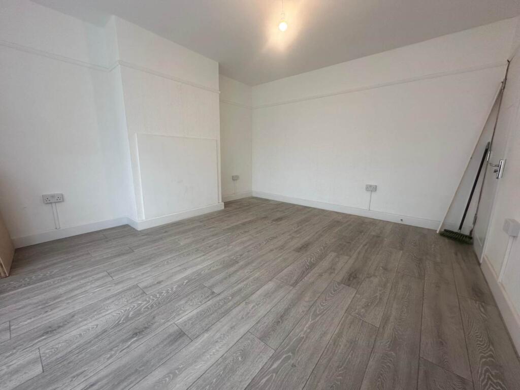 House in Luton - More