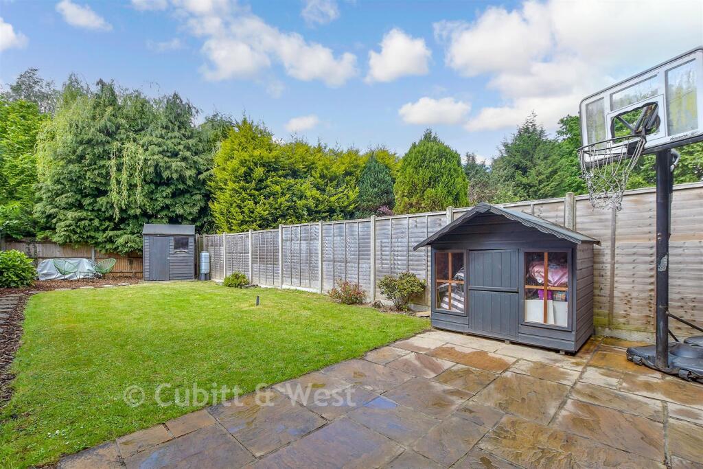 Amundsen Road, Horsham, West Sussex photo 3