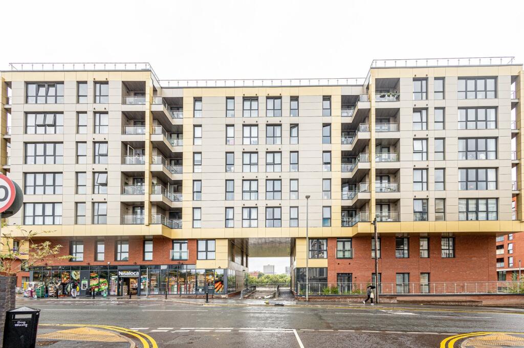 1-bed flat on Adelphi Street, Salford, Greater Manchester, M3, £135,000