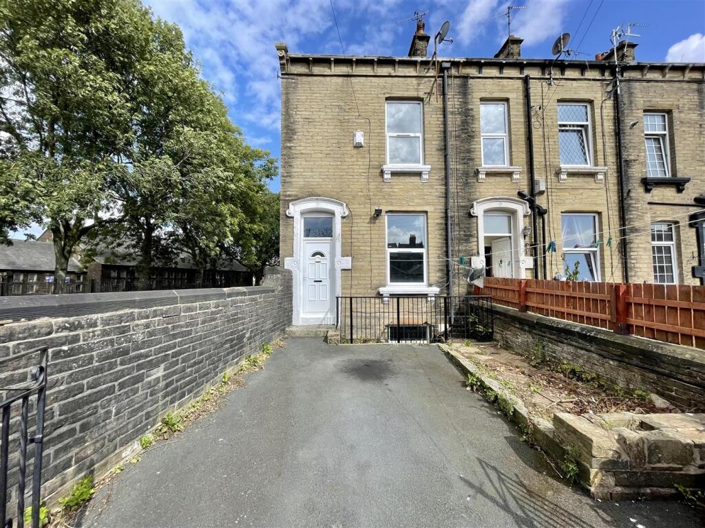 Vine Terrace West, Bradford 8