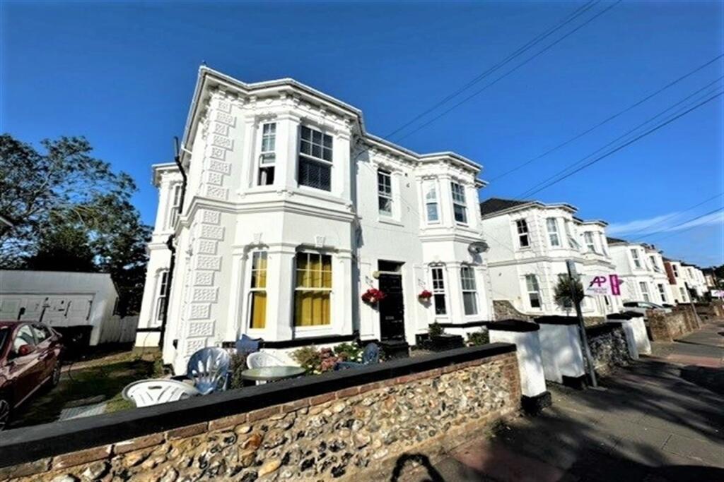 Madeira Avenue, Worthing, BN11 photo 2