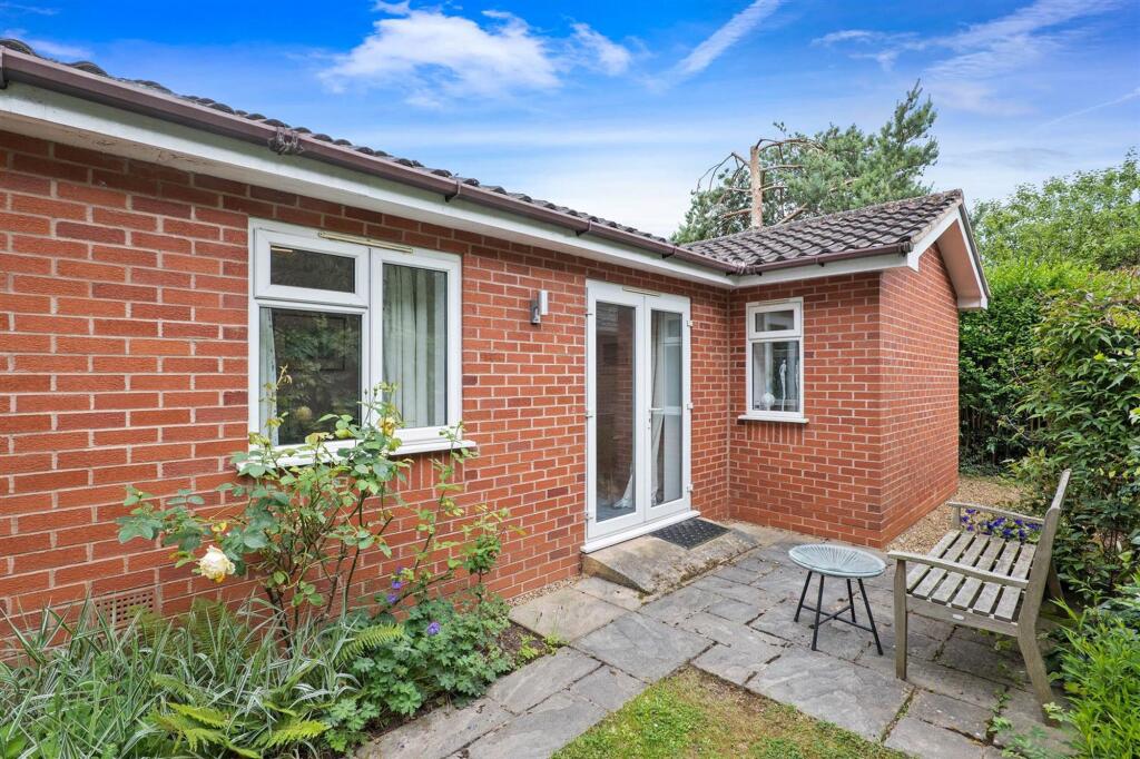 Paddock Lane, Stratford-Upon-Avon, CV37 photo 3